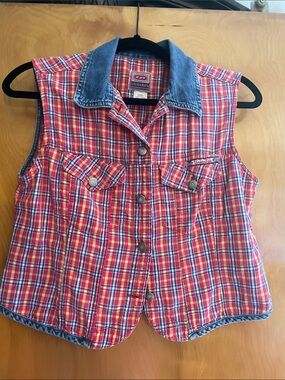 UNIONBAY Red Plaid Sleeveless Shirt with Denim Collar